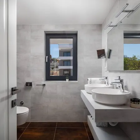 Hadrie Luxury And Rova * マリンスカ