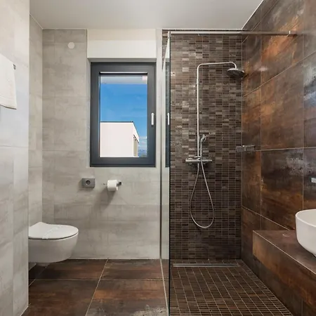 Hadrie Luxury And Rova