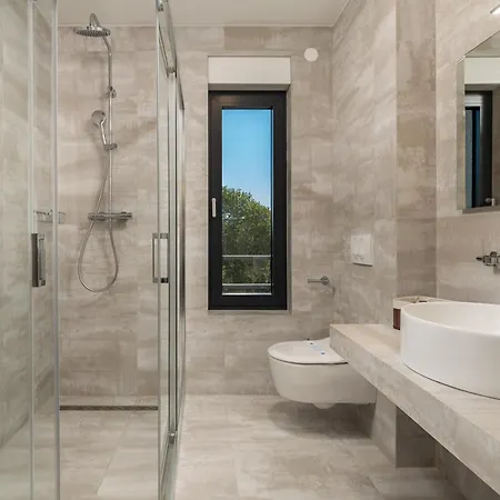 Hadrie Luxury And Rova