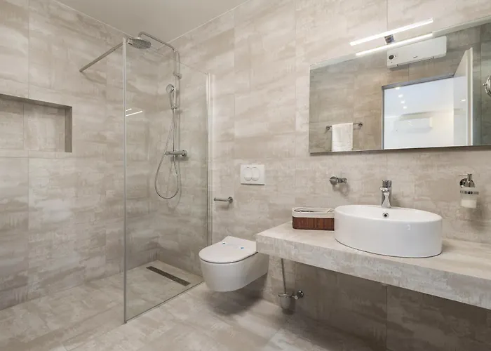 Hadrie Luxury And Rova *