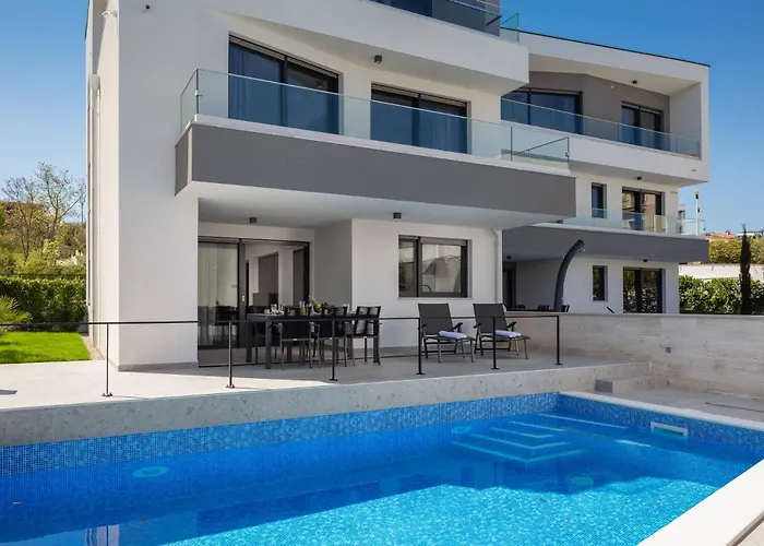 Hadrie Luxury And Rova Apartment *