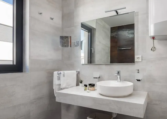 Hadrie Luxury And Rova Apartment Malinska