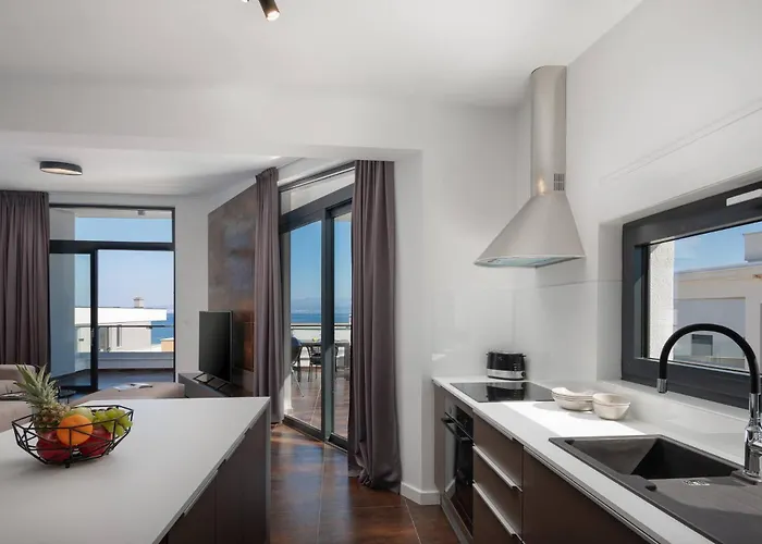 Hadrie Luxury And Rova Apartment