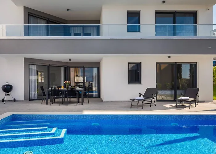 Hadrie Luxury And Rova Apartment Malinska