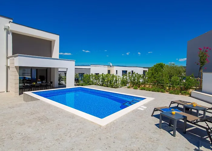 Hadrie Luxury And Rova Apartment