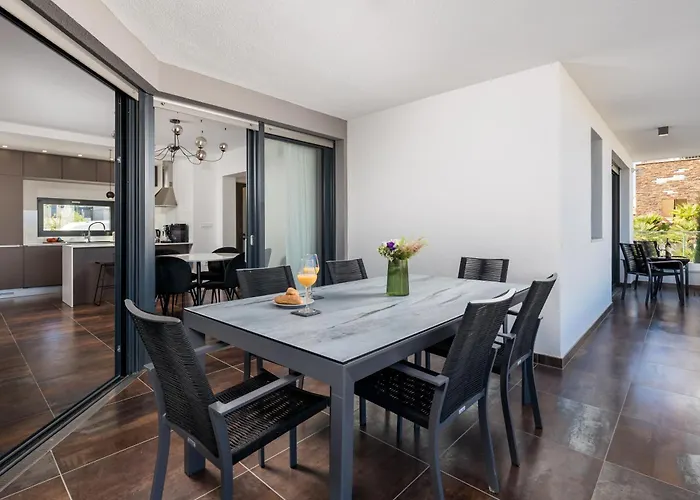 Hadrie Luxury And Rova Apartment *