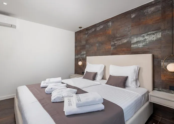 Hadrie Luxury And Rova Apartment Malinska