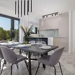 Hadrie Luxury And Rova Апартаменты