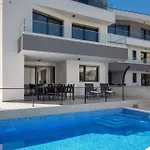 Hadrie Luxury And Rova Апартаменты *