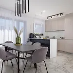 Апартаменты Hadrie Luxury And Rova *