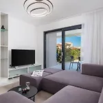 Апартаменты Hadrie Luxury And Rova *