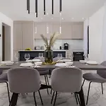 Hadrie Luxury And Rova Малинска