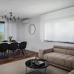 Hadrie Luxury And Rova Малинска