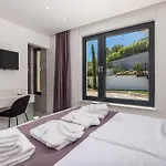 Hadrie Luxury And Rova