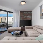 Апартаменты Hadrie Luxury And Rova
