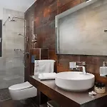 Hadrie Luxury And Rova *