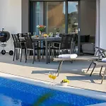Hadrie Luxury And Rova * Малинска