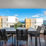 Hadrie Luxury And Rova Малинска
