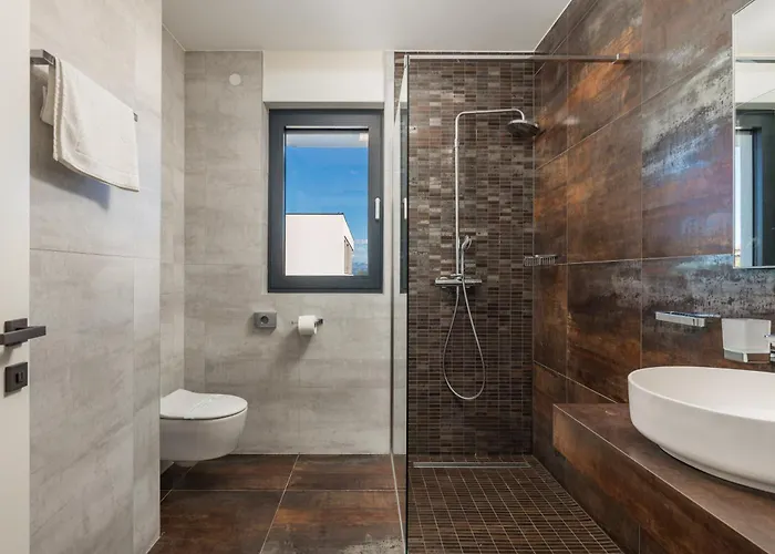 Hadrie Luxury And Rova