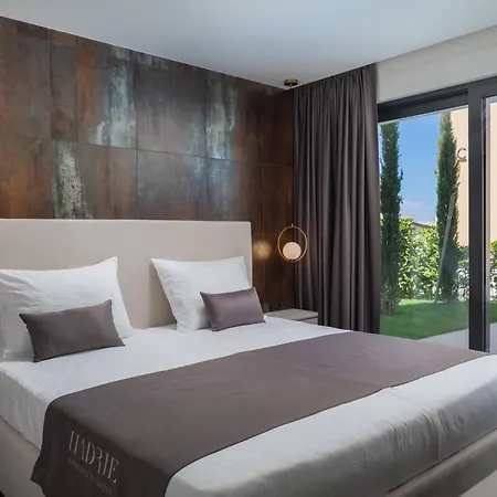 Hadrie Luxury And Rova *