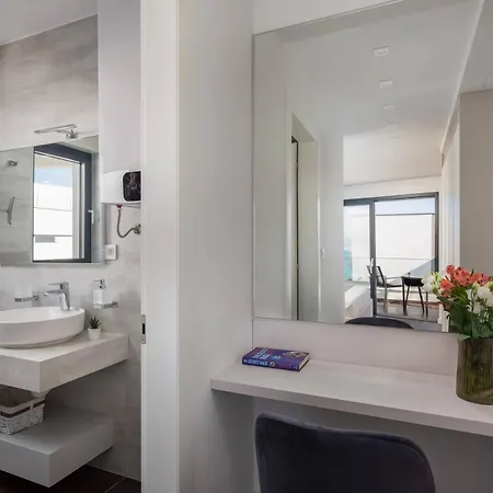 Hadrie Luxury And Rova * 말린스카