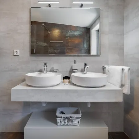 Hadrie Luxury And Rova 말린스카